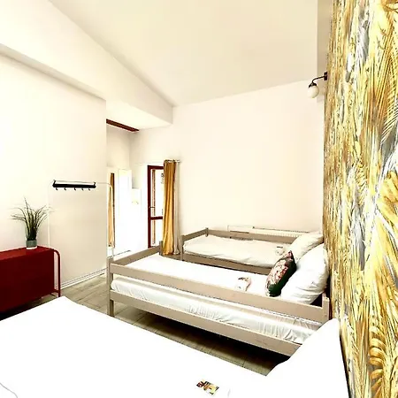 Hostel Happy Living