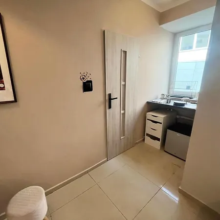 Happy Living Хостел *