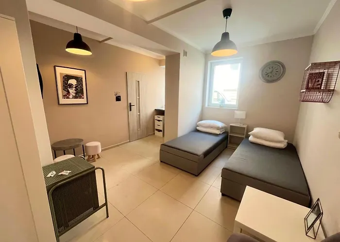 Happy Living بيت شباب فروتسواف